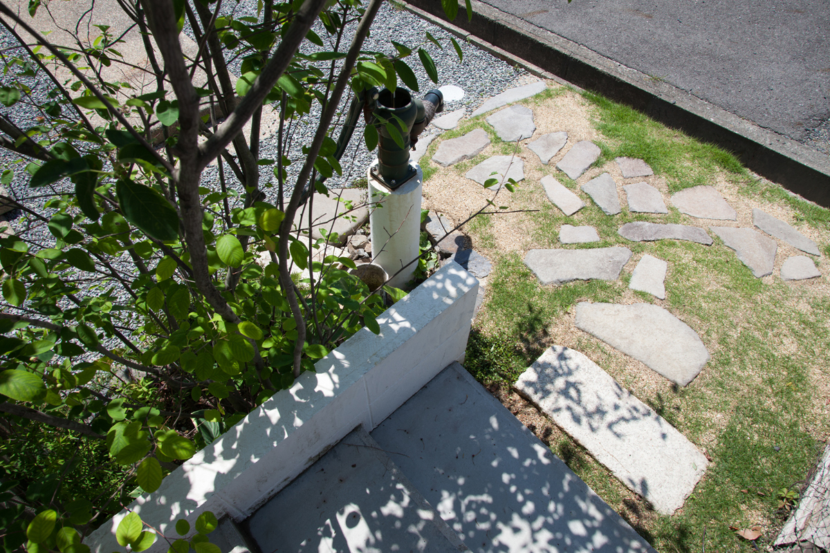 庭園設計・施工・管理｜手押しポンプのある前庭｜MO邸フロントガーデンリフォーム（滋賀県大津市）